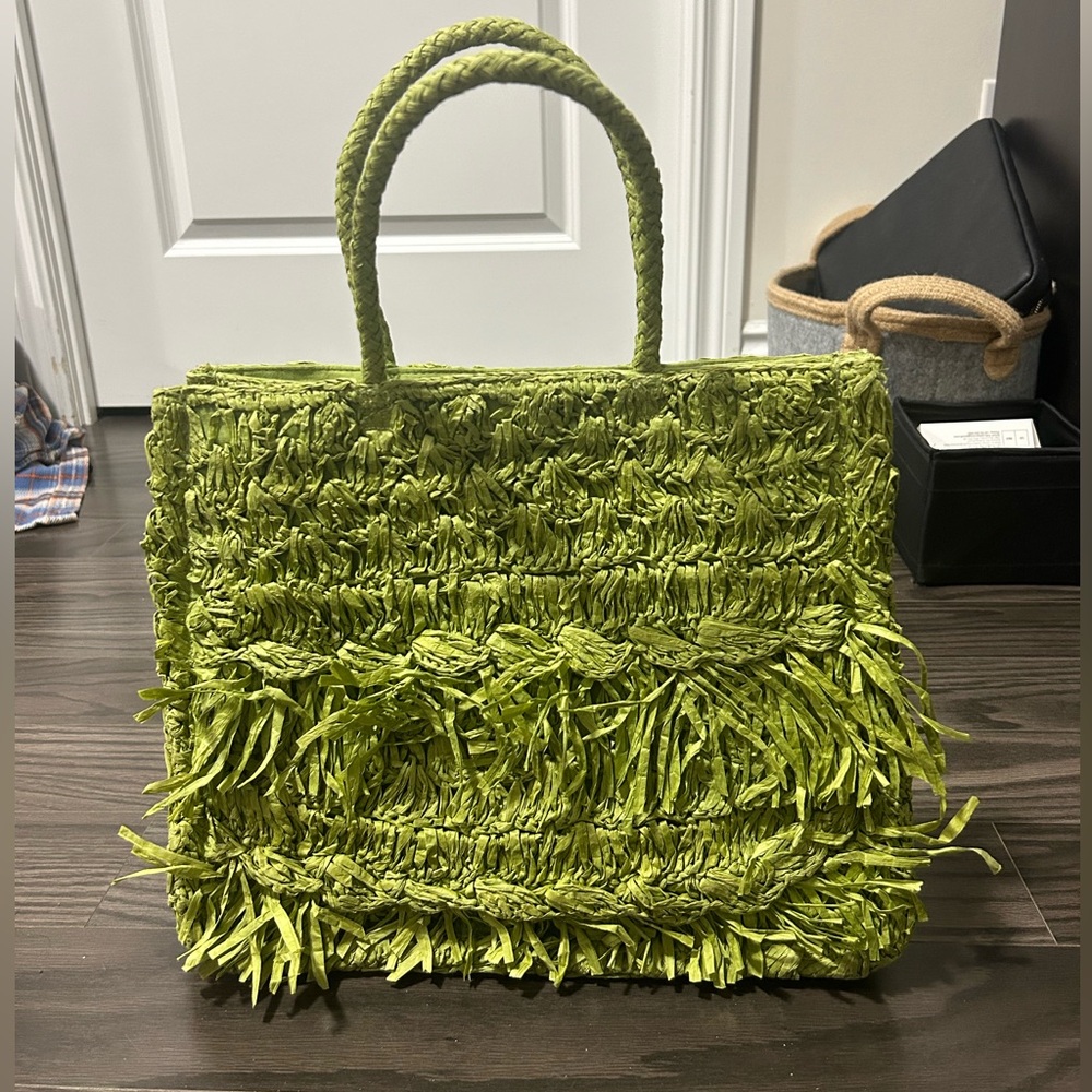 Green straw paper fringe tote bag